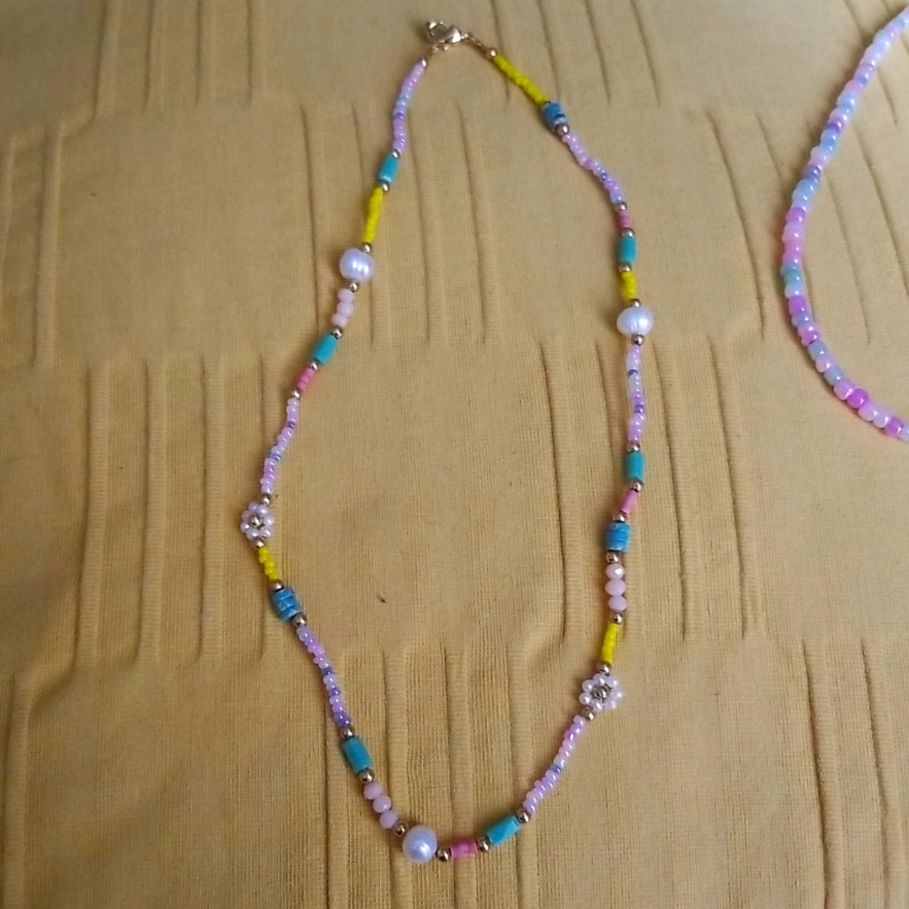 2 Necklaces - Picture 2 of 5